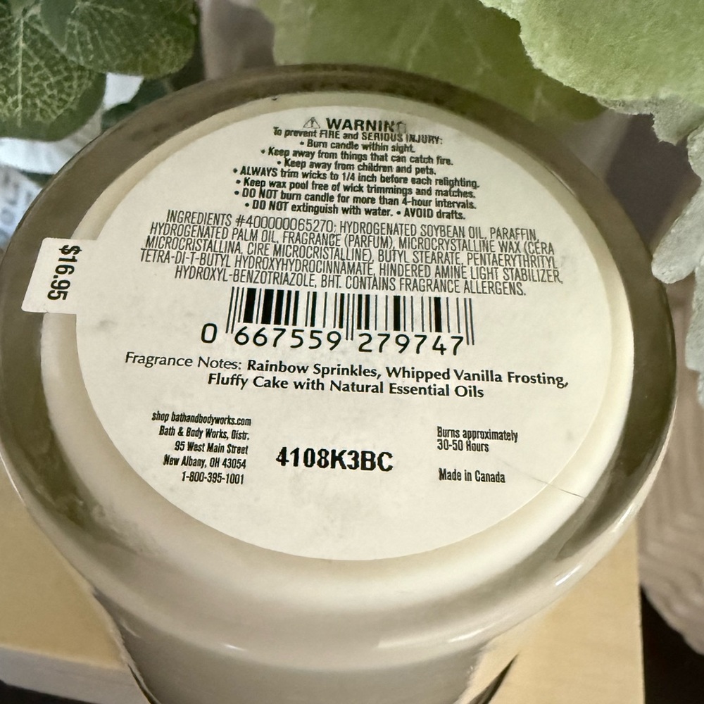🆕🎂 BATH & BODY WORKS “HAPPY BIRTHDAY” SPRINKLED BIRTHDAY CAKE SINGLE WICK. - Picture 3 of 4